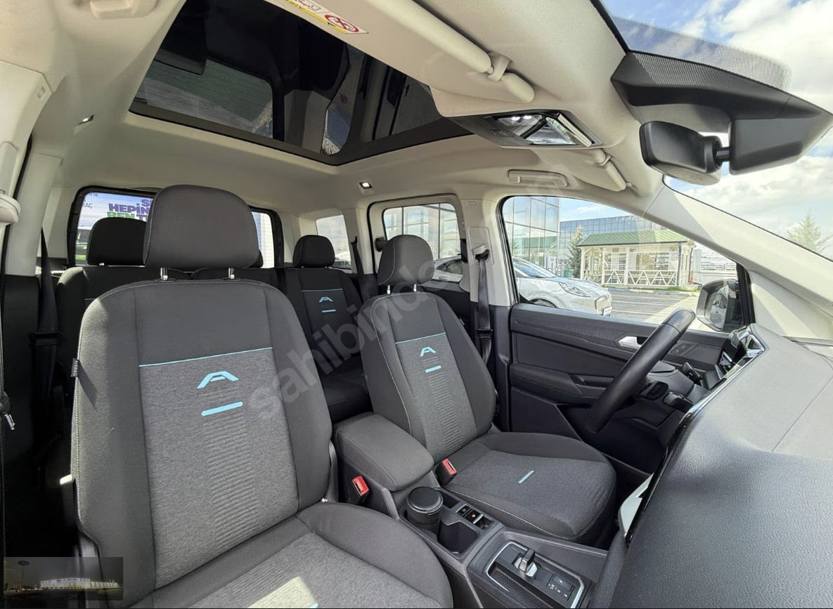 FORD TOURNEO CONNECT ACTİVE HATASIZ 2023 MODEL